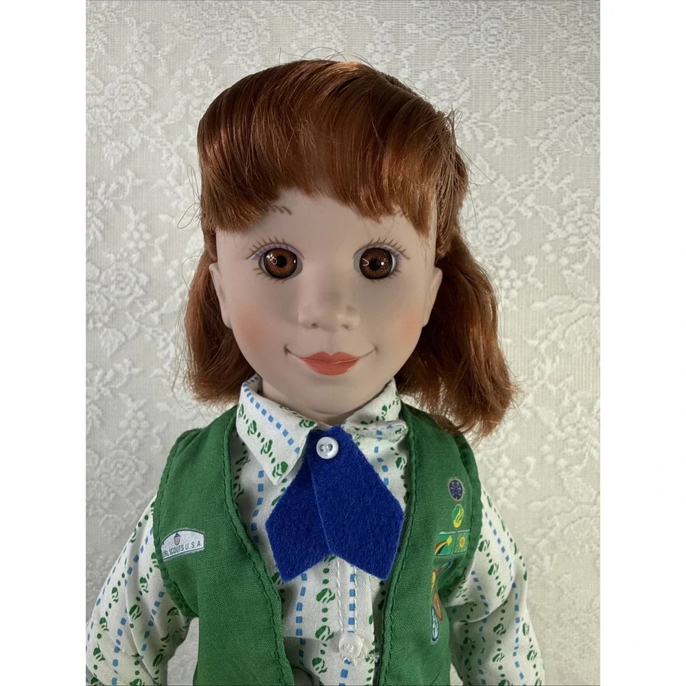 Avon‎ Girl Scout 1995 porcelain Doll 14